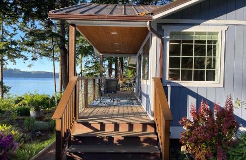 Port Ludlow House | Puget Sound Chic Romantic Cottage with Private Beach Access & Gated Entry