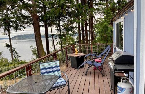 Port Ludlow House | Puget Sound Chic Romantic Cottage with Private Beach Access & Gated Entry