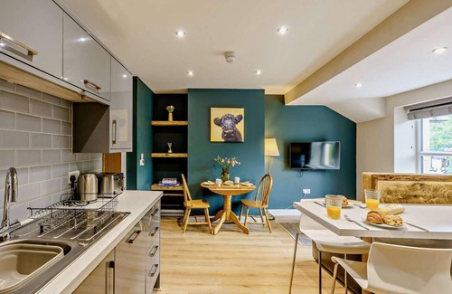 Marsden Apartment | Pule Hill Apartment - Canal View