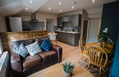 Marsden Apartment | Pule Hill Apartment - Canal View