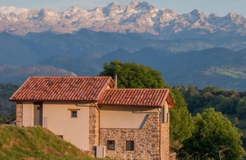 Santianes de Ola House | Pulieru - Picos de Europa views, designed for all seasons