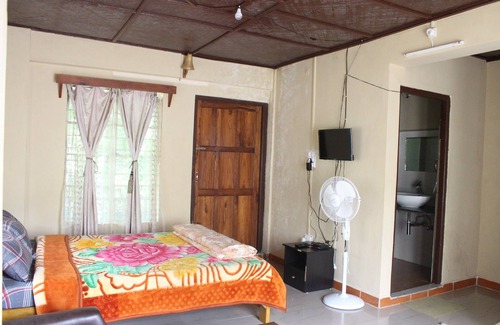 Mawlynnong House | Pumpkin StreamSide Guest House
