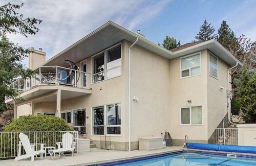 Dilworth Mountain Estates House | Purcell Villa 5 Bedrooms, 4 Bathrooms, Pool, Sauna, Gym, Games, Theatre Room