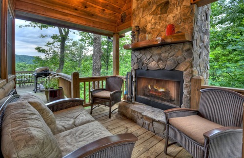 Mineral Bluff Cabin | Pursuit of Happiness - Mountain luxury, hot tub, big-screen TVs, pet-friendly