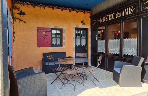Pouzauges House | Puy du Fou, Les Epesses, at the "Bistrot des Amis" in Pouzauges, Vendée