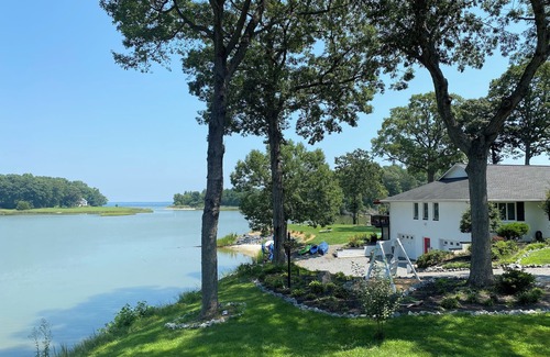 Kinsale House | PVT PENINSULA! Hot tub, beach, spectacular views w/huge kitchen!Sleeps up to 21