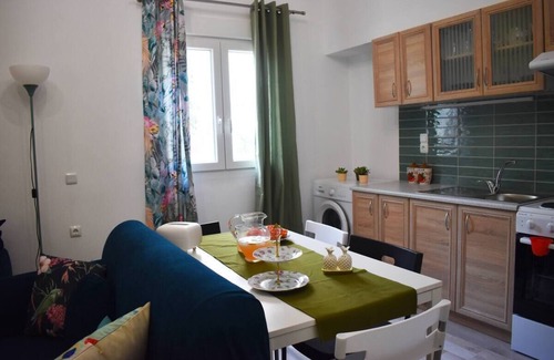 Archanes-Asterousia Apartment | Pyrgos Colourful Studio (wifi A/C parking)