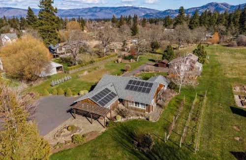 Hood River House | Quail On Sunset home