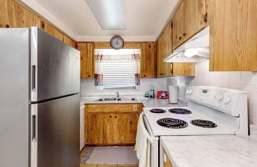 South Gate Ridge House | Quaint 2/2 Pool Home minutes away from Siesta Key Beach! Heated Pool!