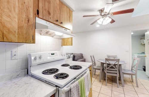 South Gate Ridge House | Quaint 2/2 Pool Home minutes away from Siesta Key Beach! Heated Pool!