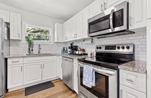 Old Seminole Heights House | Quaint 2 BR in an Up-and-Coming Part of Town | Pet Friendly | Fenced Yard | Close to Downtown Tampa