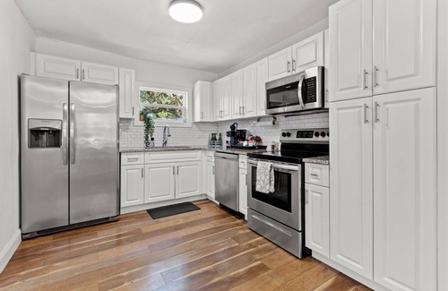 Old Seminole Heights House | Quaint 2 BR in an Up-and-Coming Part of Town | Pet Friendly | Fenced Yard | Close to Downtown Tampa