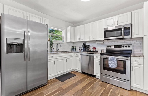 Old Seminole Heights House | Quaint 2 BR in an Up-and-Coming Part of Town | Pet Friendly | Fenced Yard | Close to Downtown Tampa