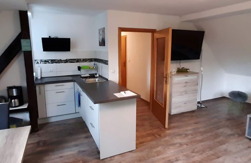 Burgk Apartment | Quaint apartment in Bergk with garden