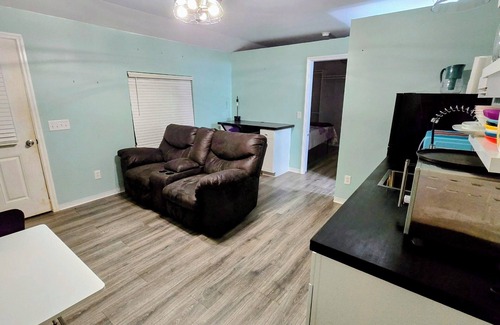 Brundidge House | Quaint Backyard Tiny House 1-bedroom with Fire Pit, WiFi, in quiet Brundidge