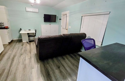 Brundidge House | Quaint Backyard Tiny House 1-bedroom with Fire Pit, WiFi, in quiet Brundidge