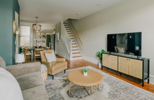 Lancaster House | Quaint Boho Home in Lancaster City