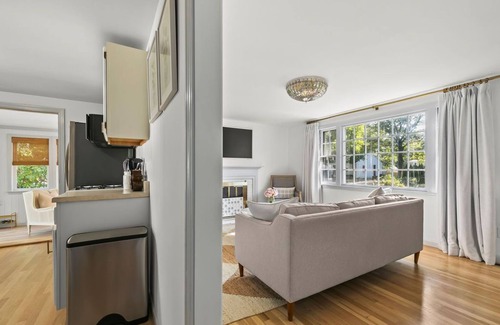 South Yarmouth House | Quaint Cape Cod Home! A/C! Firepit! Dogs Allowed