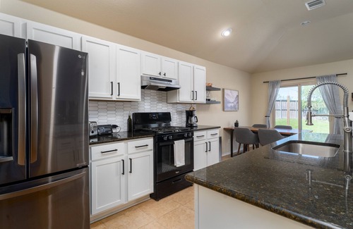 Kyle House | Quaint Charm & Modern Comfort - Lovely 3 bedroom in Kyle, TX