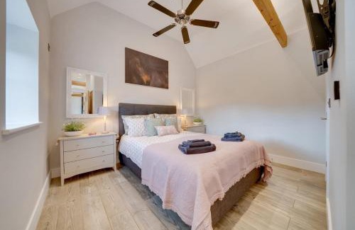 Stamford Apartment | Quaint converted stables in Carlby