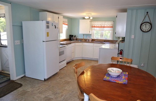 Sagamore Beach House | Quaint Cottage 500 yards to Sagamore Beach
