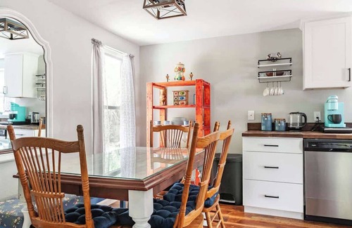 Gainesville House | Quaint Cottage by UF & Shands - Pet-Friendly, Long Stays