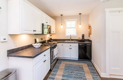 Brighton House | Quaint Cottage on Little Ore Lake