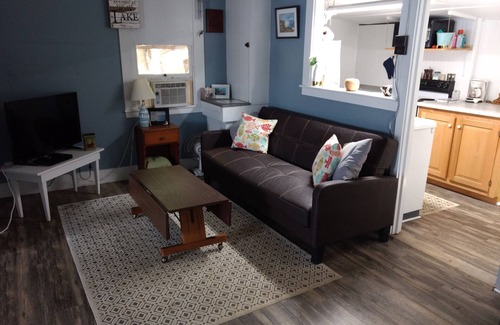 Hudson Cottage | Quaint cottage on the water