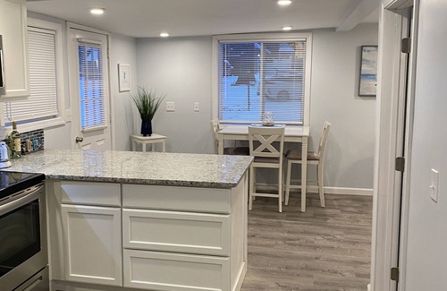 North Kingstown House | Quaint cottage one block from water