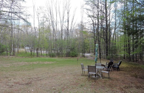 Moultonborough Cottage | Quaint Cottage with town beach access sleep 4