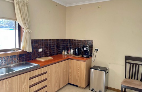 Leigh Creek Cabin | Quaint cozy cabin in the Flinders Ranges