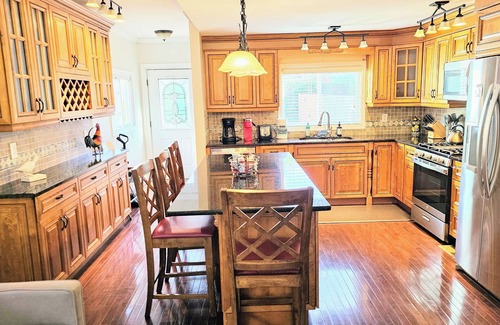 Greenwich House | Quaint duplex with private yard. Walk to beach, dining, & shopping!