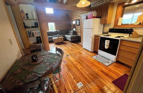 Cameron Cabin | Quaint Flyfishing cabin with WiFi near West Yellowstone
