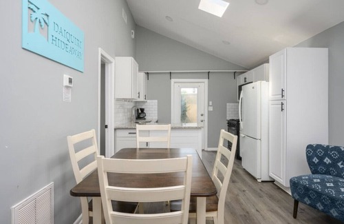 Tybee Island House | Quaint Home 2BR 1 BA Shared Pool