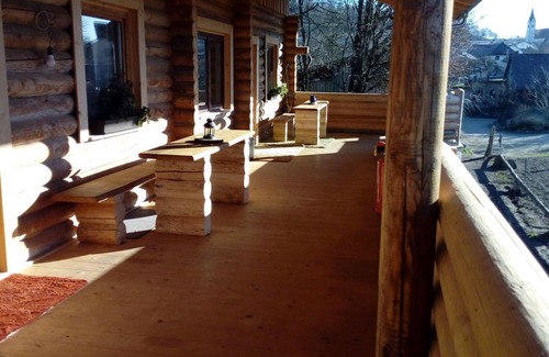 Grattersdorf Apartment | Quaint hut apartment at the horse farm with balcony