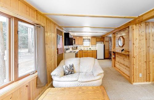 Eagle River House | Quaint Lake Escape