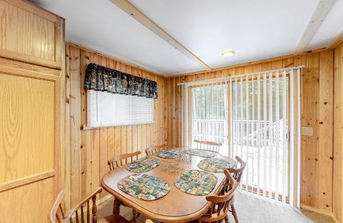 Eagle River House | Quaint Lake Escape