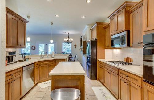 Noble House | Quaint Noble Home 6 Mi to University of Oklahoma!