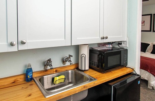 Roosevelt Apartment | Quaint, Pet-friendly Studio Close to NDSU, Fargodome and Downtown Restaurants