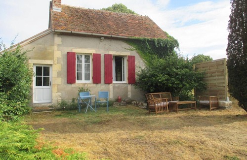 Lurcy-Levis Cottage | Quaint Renovated Cottage with Modern Amenities and Private Garden