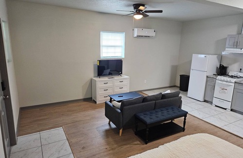 Sweeny Apartment | Quaint studio in Sweeny for a cozy getaway
