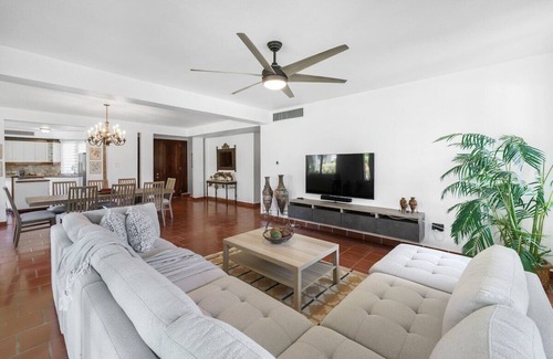 Cerro Gordo Villa | Quaint villa Beach access Elina