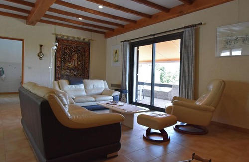 Argelliers Villa | Quaint Villa in Argelliers with Private Swimming Pool