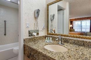 Palatka Hotel | Quality Inn and Suites Palatka Riverfront