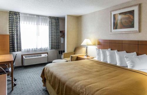 Cedar Rapids Hotel | Quality Inn at Collins Road - Cedar Rapids