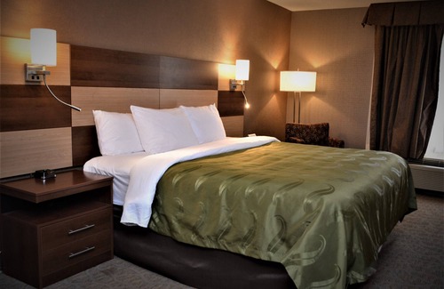 Schooleys Mountain Hotel | Quality Inn Hackettstown - Long Valley