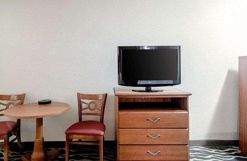 Huron Hotel | Quality Inn Huron