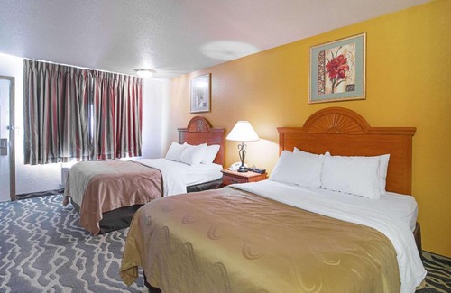 Huron Hotel | Quality Inn Huron