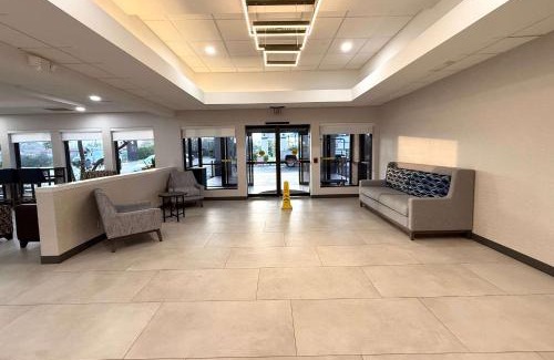 Port Allen Hotel | Quality Inn & Suites Baton Rouge West - Port Allen