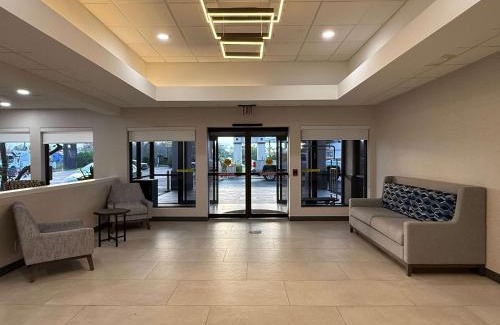 Port Allen Hotel | Quality Inn & Suites Baton Rouge West - Port Allen